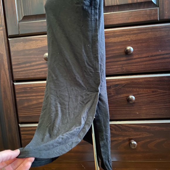 SAVVI SUNSET XS Black Wide Scoop Neck Basic Tee - Picture 8 of 9